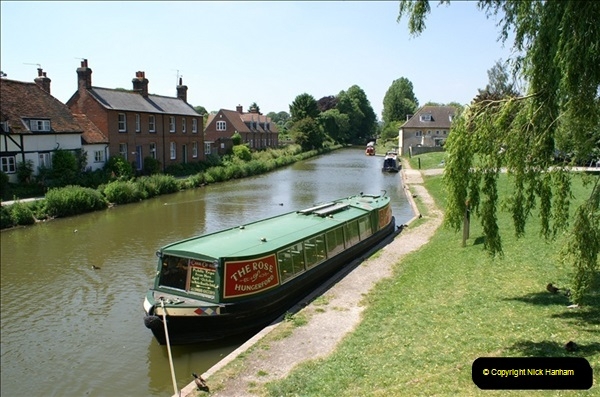 2006-06-09-The-Kennet-Avon-Canal-horse-barge-Kintbury-West-Berkshire.-1232