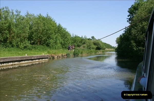 2006-06-09-The-Kennet-Avon-Canal-horse-barge-Kintbury-West-Berkshire.-16247