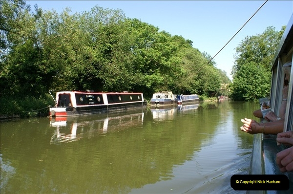 2006-06-09-The-Kennet-Avon-Canal-horse-barge-Kintbury-West-Berkshire.-18249