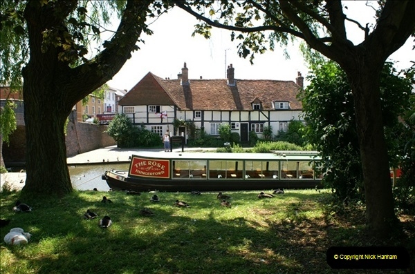 2006-06-09-The-Kennet-Avon-Canal-horse-barge-Kintbury-West-Berkshire.-2233