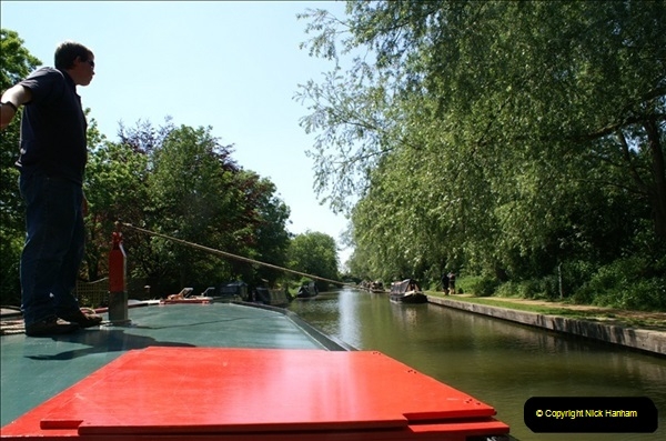 2006-06-09-The-Kennet-Avon-Canal-horse-barge-Kintbury-West-Berkshire.-8239