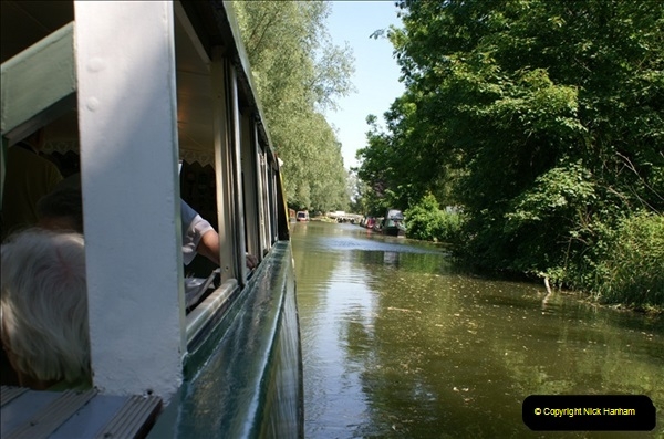 2006-06-09-The-Kennet-Avon-Canal-horse-barge-Kintbury-West-Berkshire.-9240