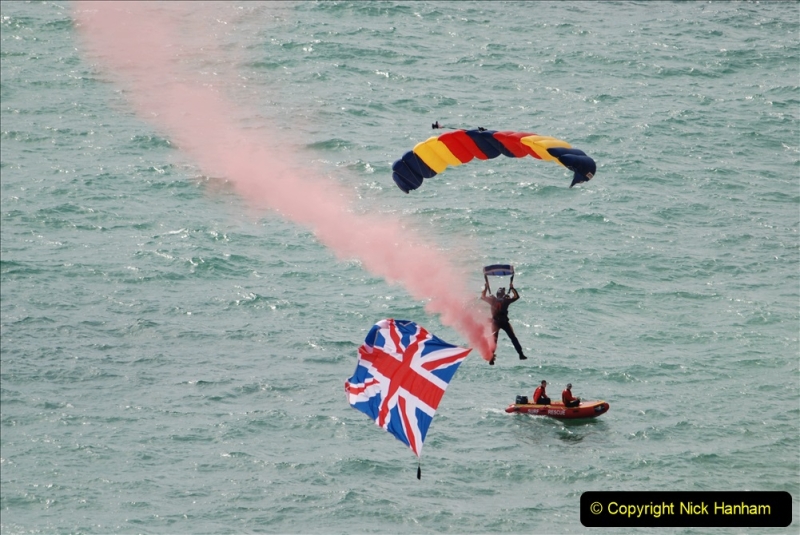 2019-08-30 Bournemouth Air Festival 2019. (28) Tigers Freefall Parachute Display Team. 028