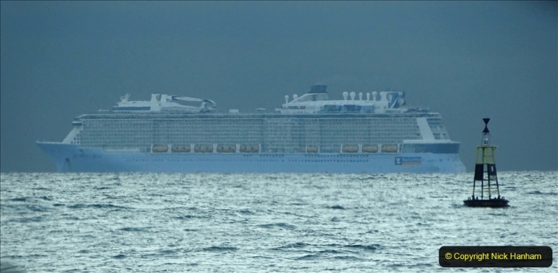 2020-11-27 Poole Bay. (1) Anthem of the Seas at early AM. 191
