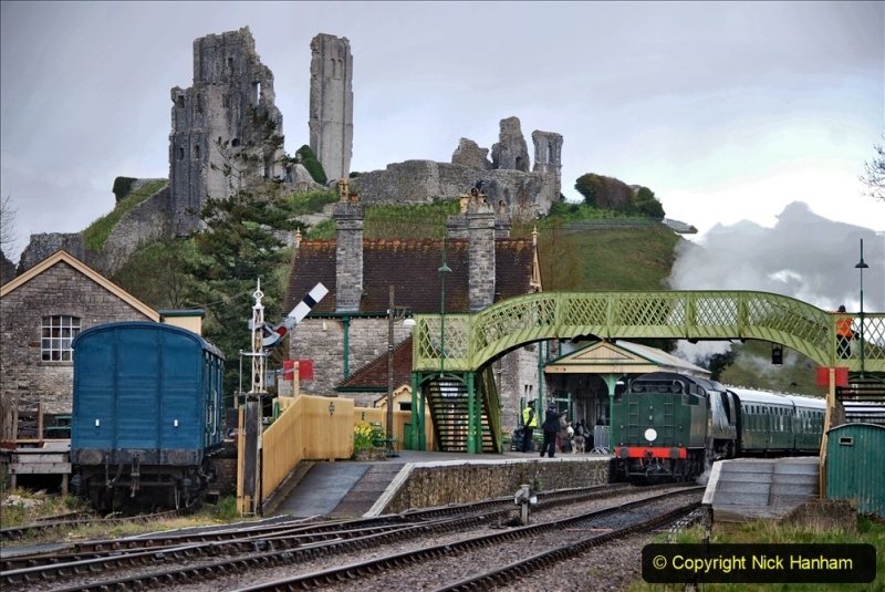 2021-04-12 SR First public train of 2021. (100) First down train return working at Corfe Castle. 100