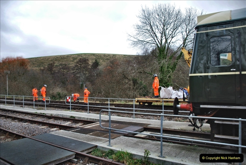 2021-12-20 Track Gang rail key replacement at Corfe Castle. (32) 032