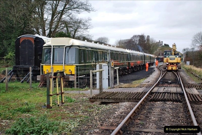 2021-12-20 Track Gang rail key replacement at Corfe Castle. (45) 045