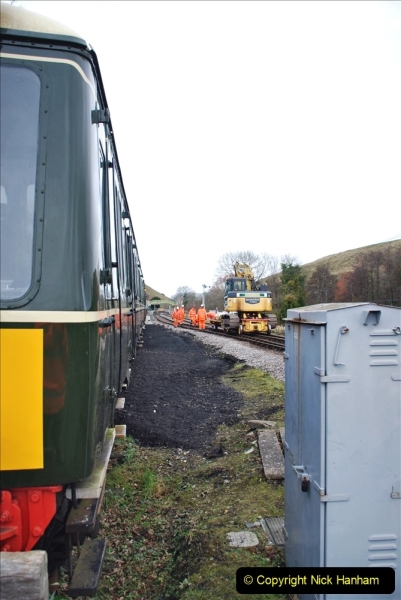 2021-12-20 Track Gang rail key replacement at Corfe Castle. (53) 053