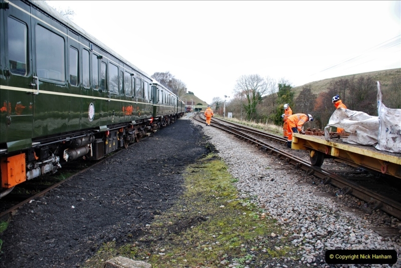 2021-12-20 Track Gang rail key replacement at Corfe Castle. (58) 058