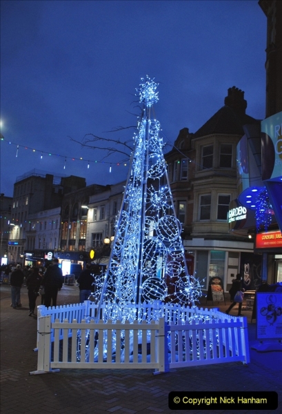 2021-12-20 Bournemouth Christmas Cracker and Lights. (82) 082