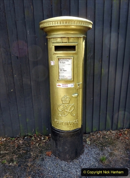 2021-08-24 Gold Box in Elgin Road, Poole, Dorset. (1) 008 See pictures 002 to 004.