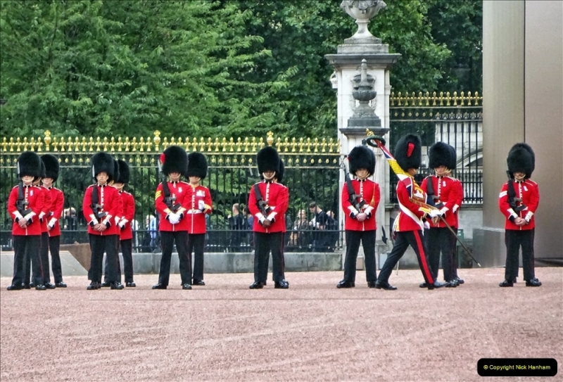2021-09-20 Central London Break. (224) Changing the Guard at Buckingham Palace.  224