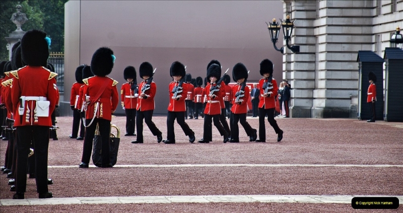 2021-09-20 Central London Break. (231) Changing the Guard at Buckingham Palace.  231