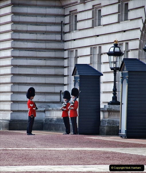 2021-09-20 Central London Break. (244) Changing the Guard at Buckingham Palace.  244