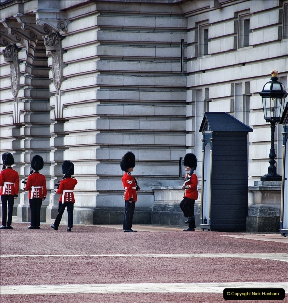 2021-09-20 Central London Break. (245) Changing the Guard at Buckingham Palace.  245