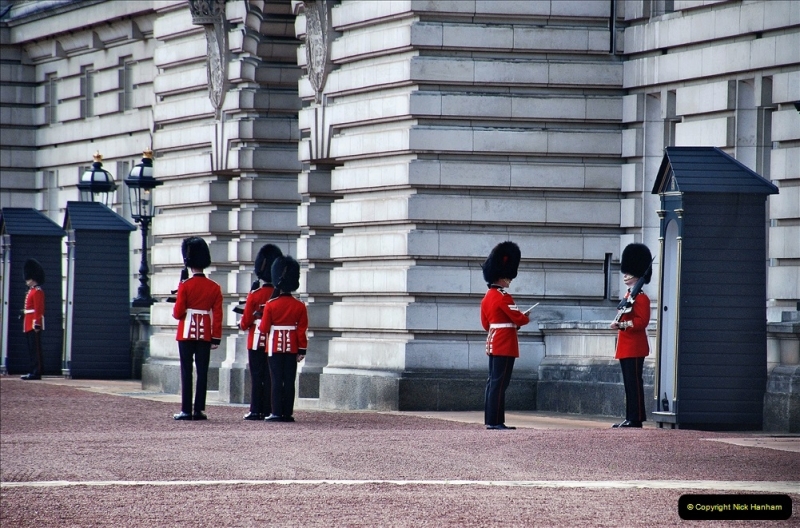 2021-09-20 Central London Break. (247) Changing the Guard at Buckingham Palace.  247