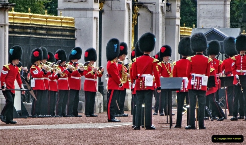 2021-09-20 Central London Break. (249) Changing the Guard at Buckingham Palace.  249