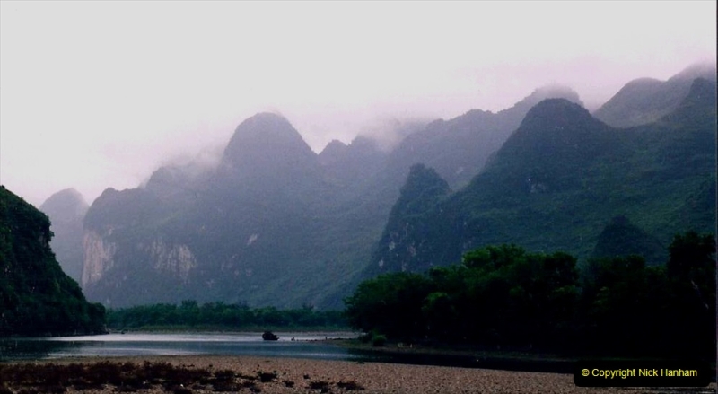 China 1993 April. (72) On the Li or Lijiang River  to Yangshuo. 072