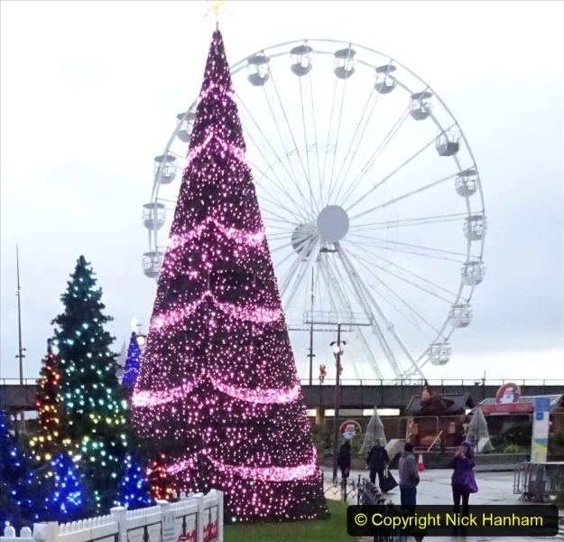 2019-12-12 Christmas Cracker & Bournemouth (55) Lower Gardens lights. 055