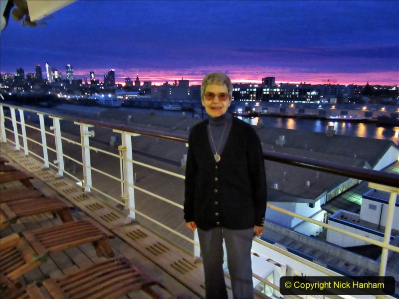 2019-11-10 New York. (24) New York arrival on Queen Mary. 024