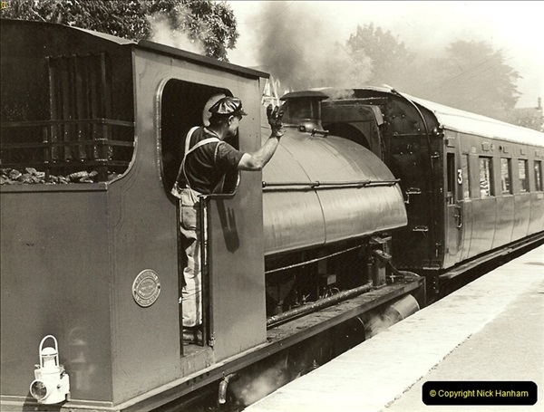 1985-08-11 the Mayoress of Swanage visits the railway. Your Host firing 21.  (21)0322