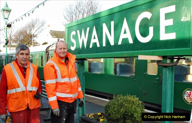 2019-11-28 The SR no running day Swanage to Wareham. (104) A sign of the times. 104