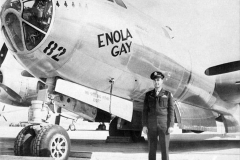 WW2 USA The Enola Gay Atomic Bomb on Japan. Colonel Paul Tibbets. (1) 134