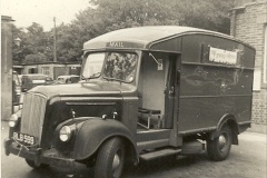 1963-13-GPO-Parkstone-Sorting-Office.-I-also-drove-this-crach-gear-box-Morris-Commercial-many-many-times.-Note-the-rubber-front-wings.062