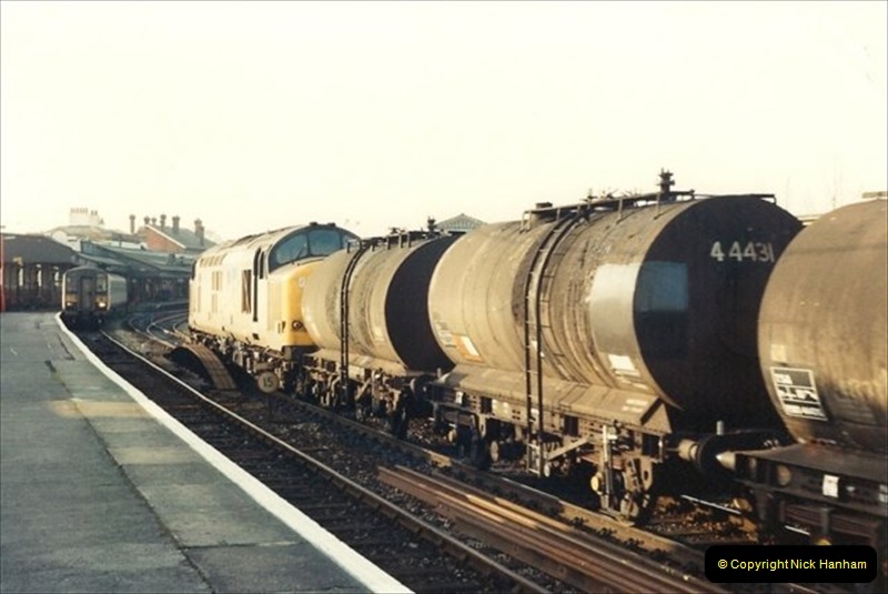 1992-01-06 Salisbury station, Salisbury, Wiltshire.  (24)243