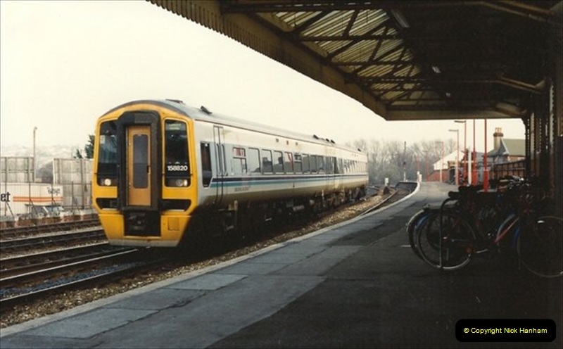 1992-02-29 Salisbury station, Salisbury, Wiltshire.  (8)305