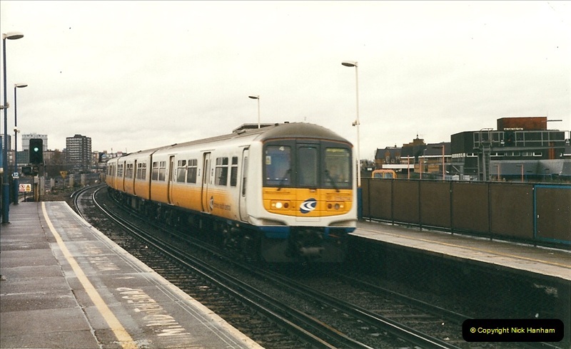 2000-02-08 Clapham Junction, London.  (1)228