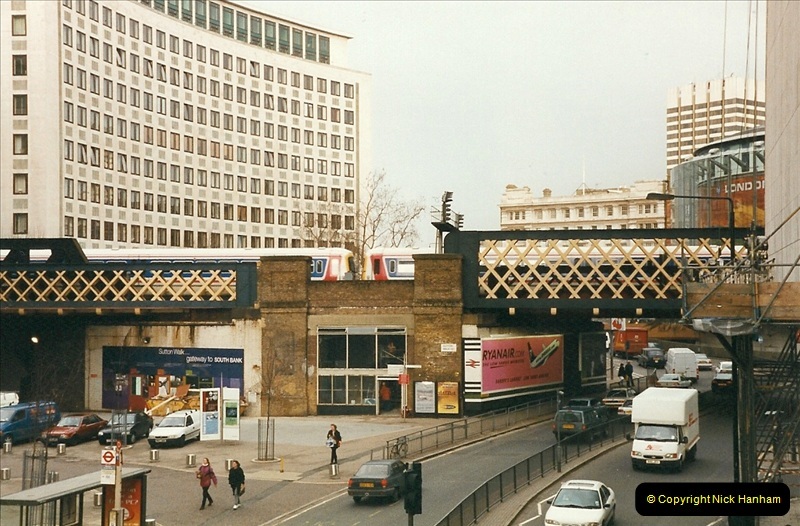 2000-02-09 London stations.  (1)251