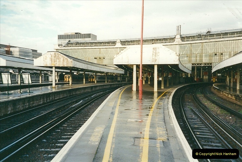 2000-02-09 London stations.  (13)263