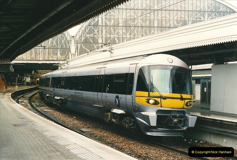 2000-04-04 London stations.  (18)297