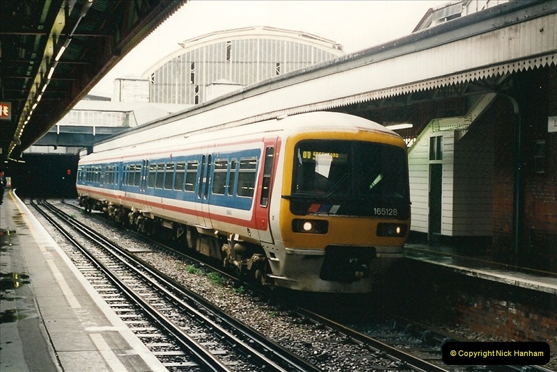 2000-04-04 London stations.  (27)306
