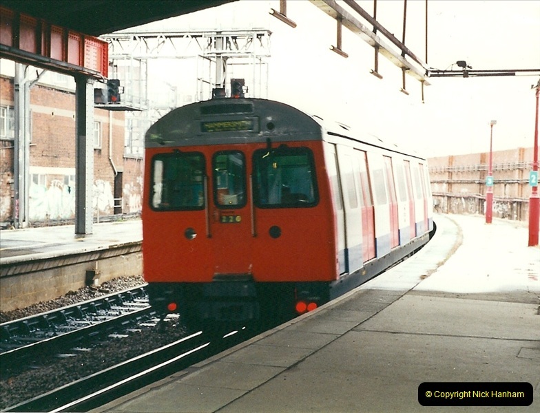 2000-04-04 London stations.  (29)308