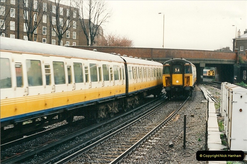 2000-04-04 London stations.  (3)282