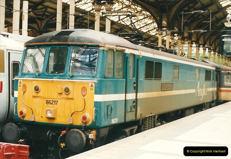 2000-04-04 London stations.  (33)312