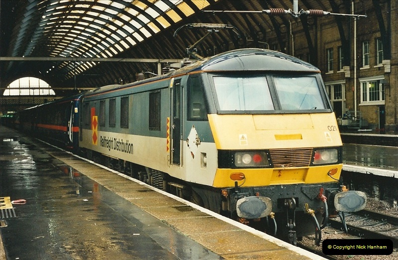 2000-04-04 London stations.  (41)320