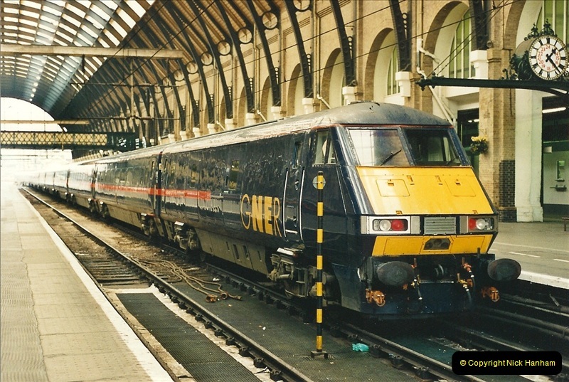 2000-04-04 London stations.  (46)325