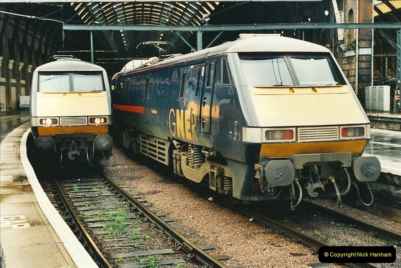 2000-04-04 London stations.  (47)326