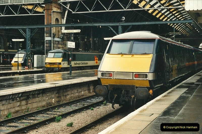 2000-04-04 London stations.  (54)333