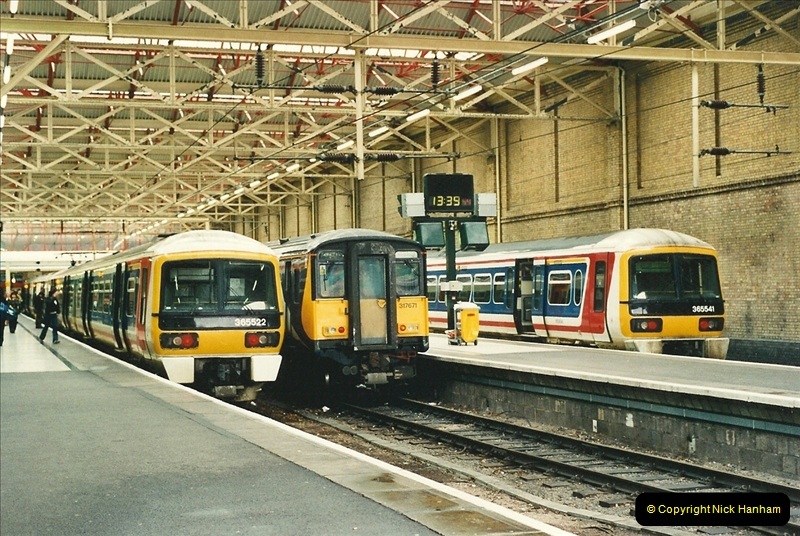 2000-04-04 London stations.  (55)334