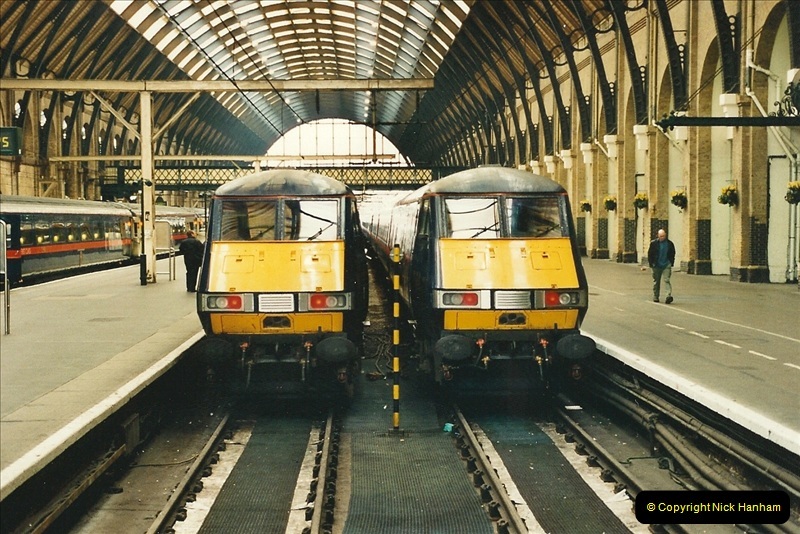 2000-04-04 London stations.  (60)339