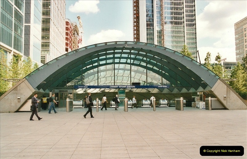 2002-07-19. Canary Wharf.  (3)008