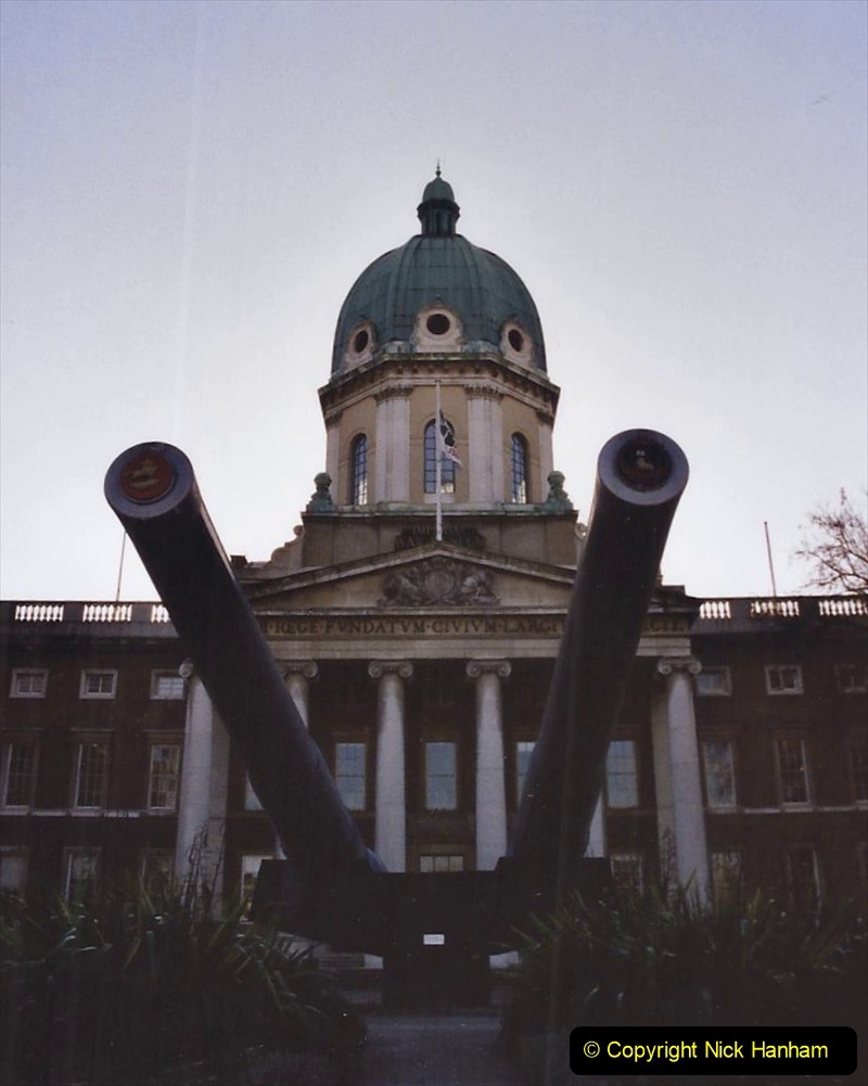 2002-Miscellaneous.-300-London-Imperial-War-Museum.300