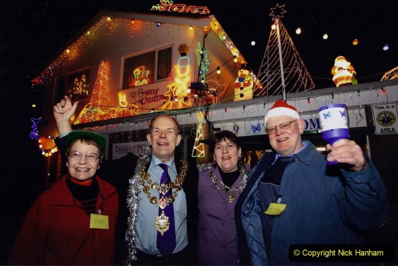 About-Face-Xmas-Lights-2007.-59-The-BIG-switch-on-event.-Your-Host-Wife-with-the-Mayor-Mayoress-of-Poole-for-the-switch-on.110