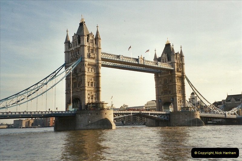 2001-11-03 Tower Bridge, London.  (1)01